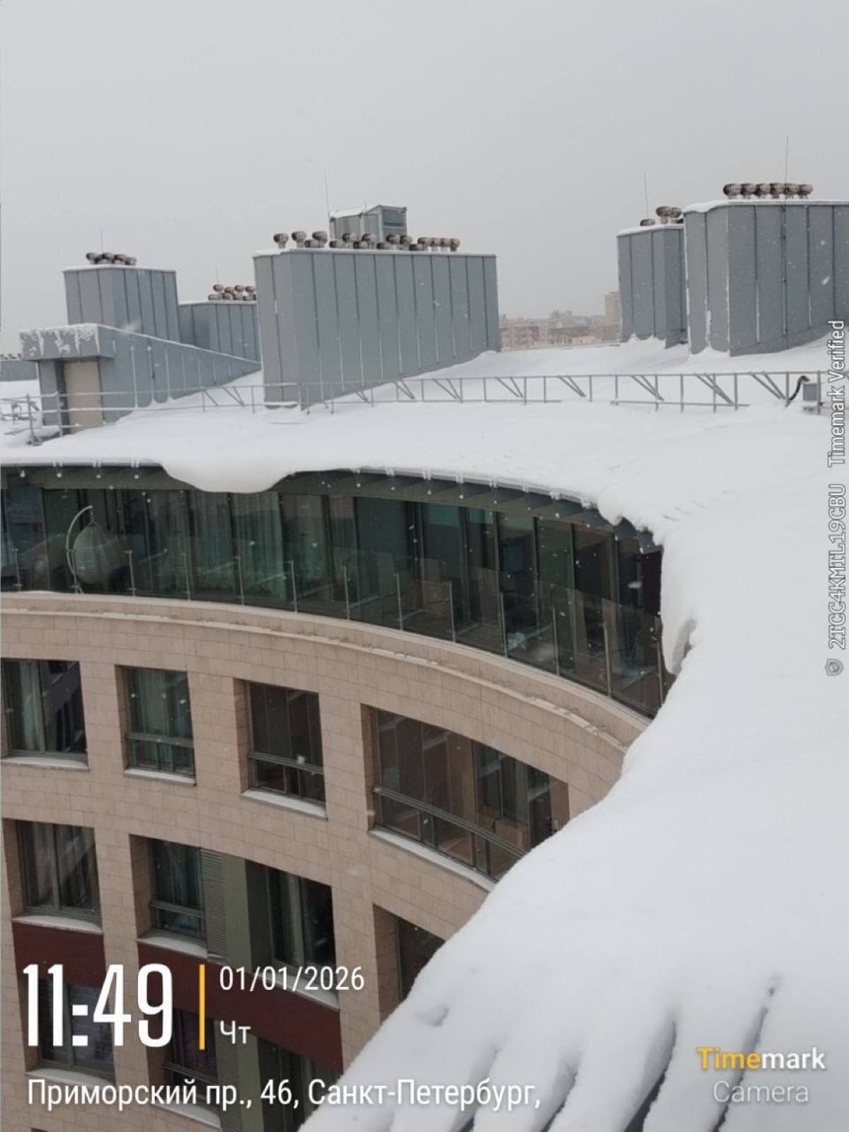 Очистка кровли от снега и наледи, фото 1 из 3