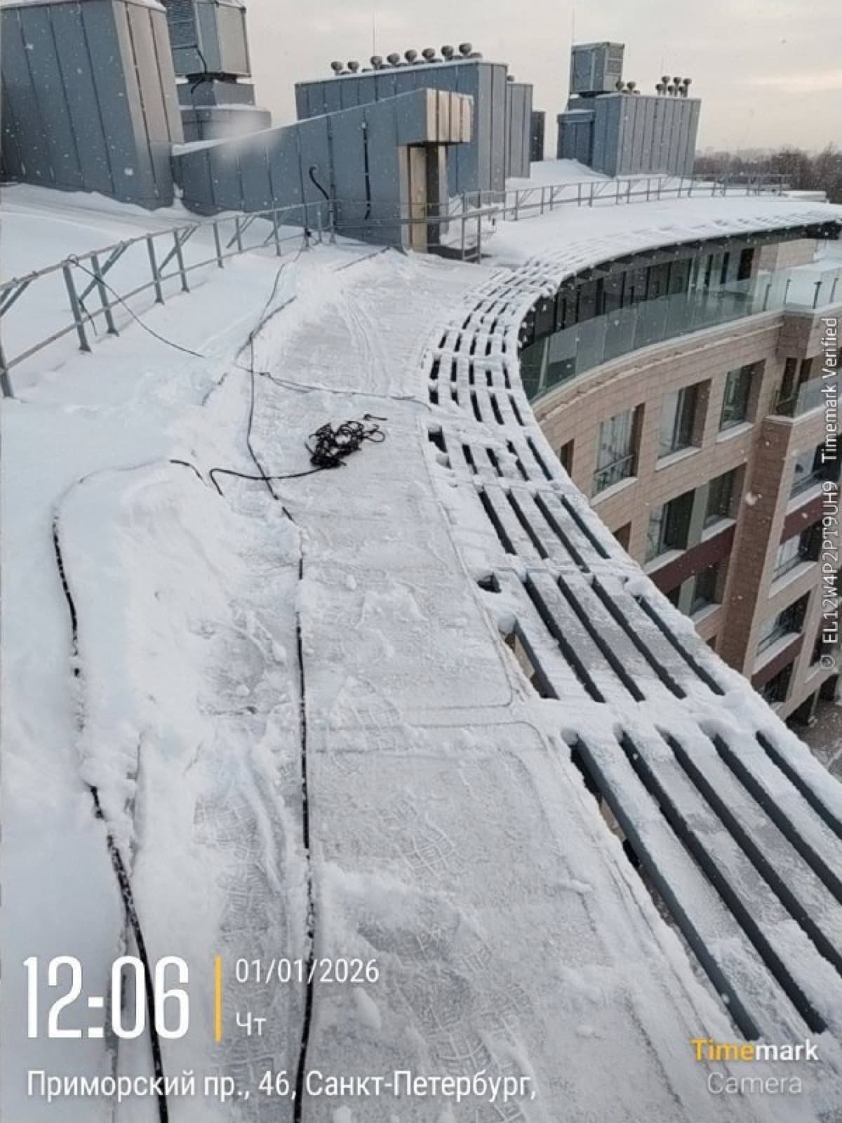 Очистка кровли от снега и наледи, фото 2 из 3